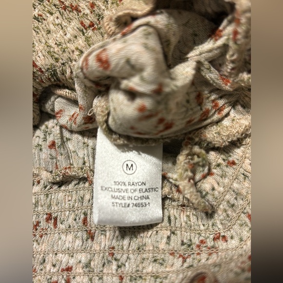 Women’s  Top - Picture 4 of 4